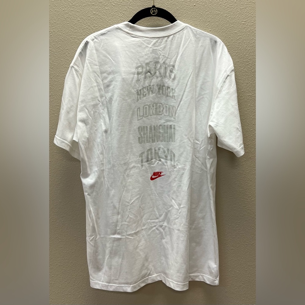 Nike -  Men’s - NWT- Medium  White Short Sleeve Crewneck with Red AIR Graphic - Picture 10 of 10